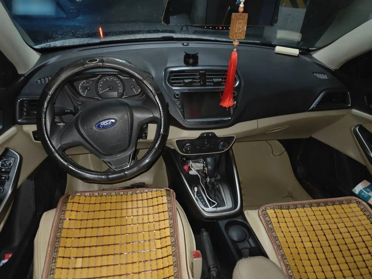 Ford Escort 2015 1.5L Automatic Comfort Edition — миниатюра 10