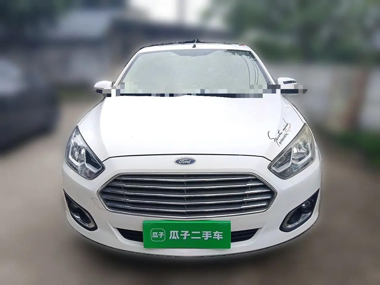 Ford Escort 2015 1.5L Automatic Fashion Model — миниатюра 2