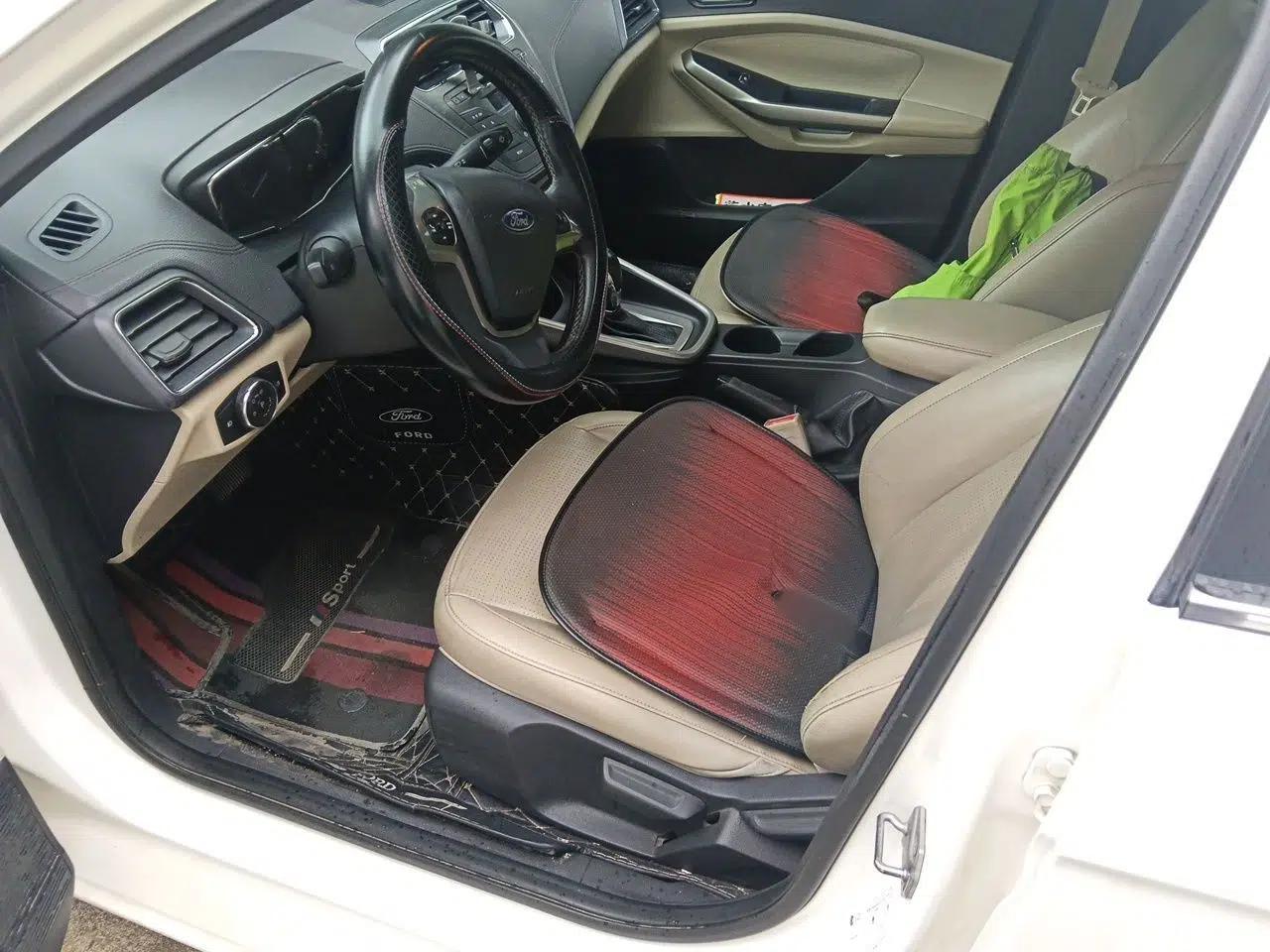 Ford Escort 2015 1.5L Automatic Fashion Model — миниатюра 16