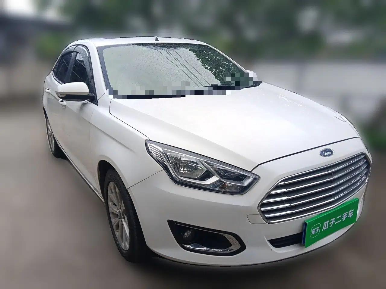 Ford Escort 2015 1.5L Automatic Fashion Model — миниатюра 3