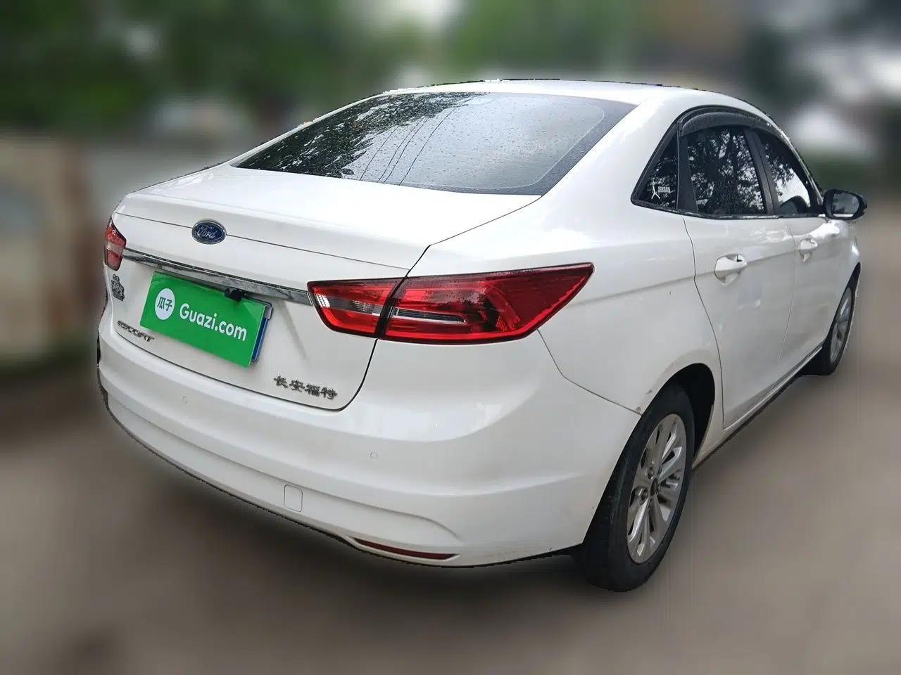Ford Escort 2015 1.5L Automatic Fashion Model — миниатюра 6