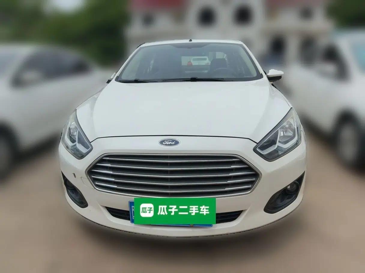 Ford Escort 2015 1.5L Automatic Comfort Edition — миниатюра 2