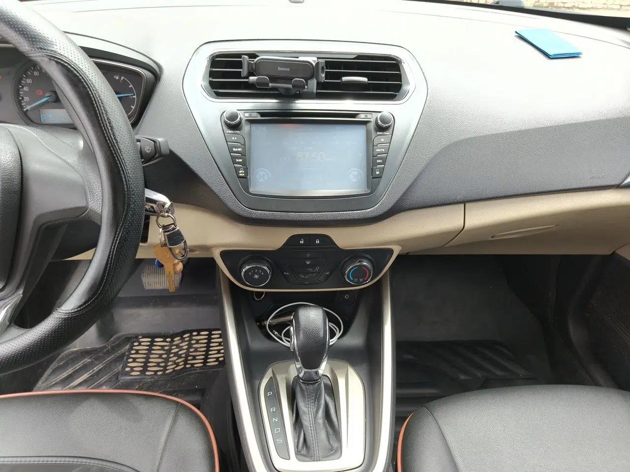 Ford Escort 2015 1.5L Automatic Comfort Edition — миниатюра 14
