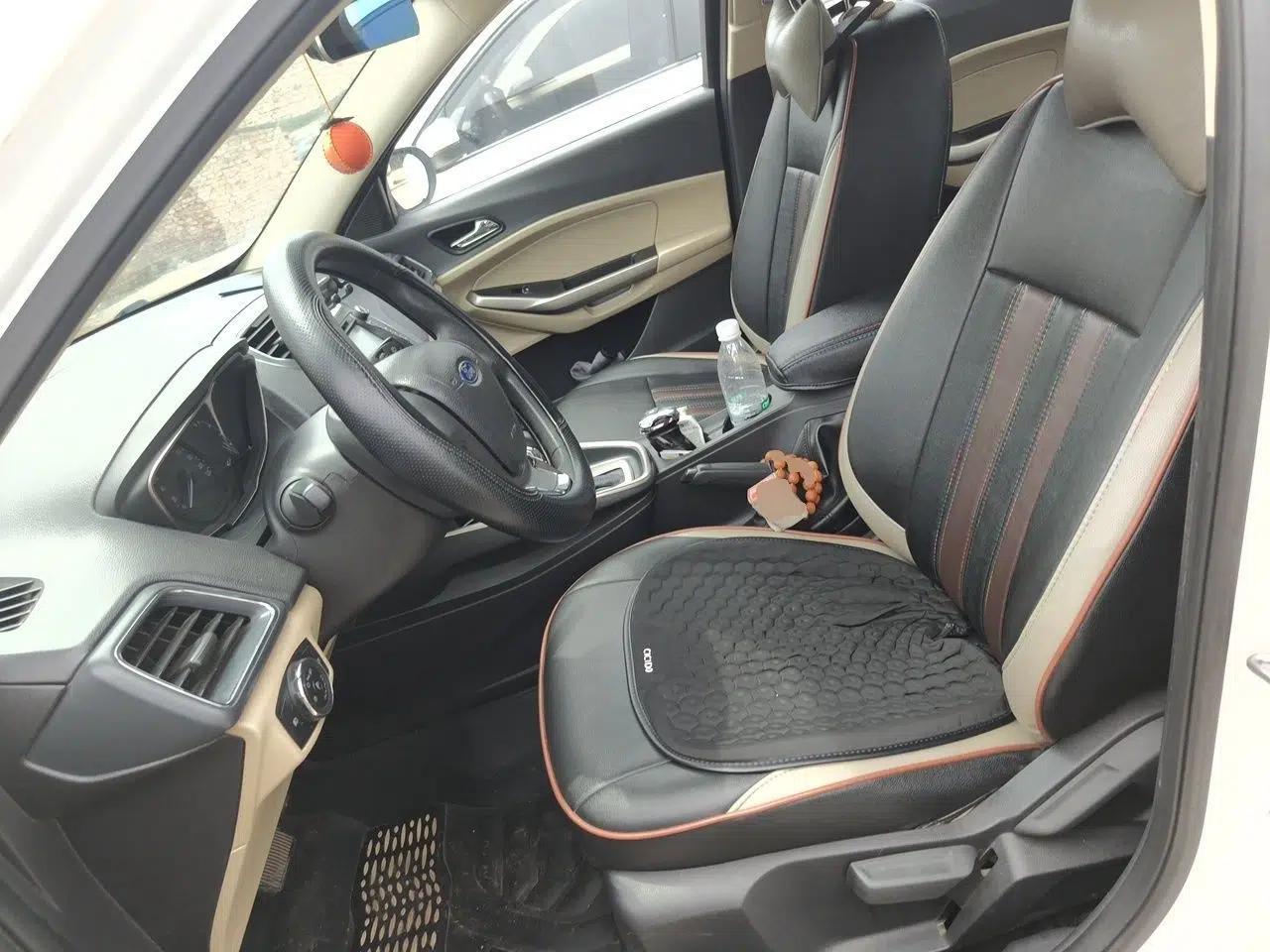 Ford Escort 2015 1.5L Automatic Comfort Edition — миниатюра 16