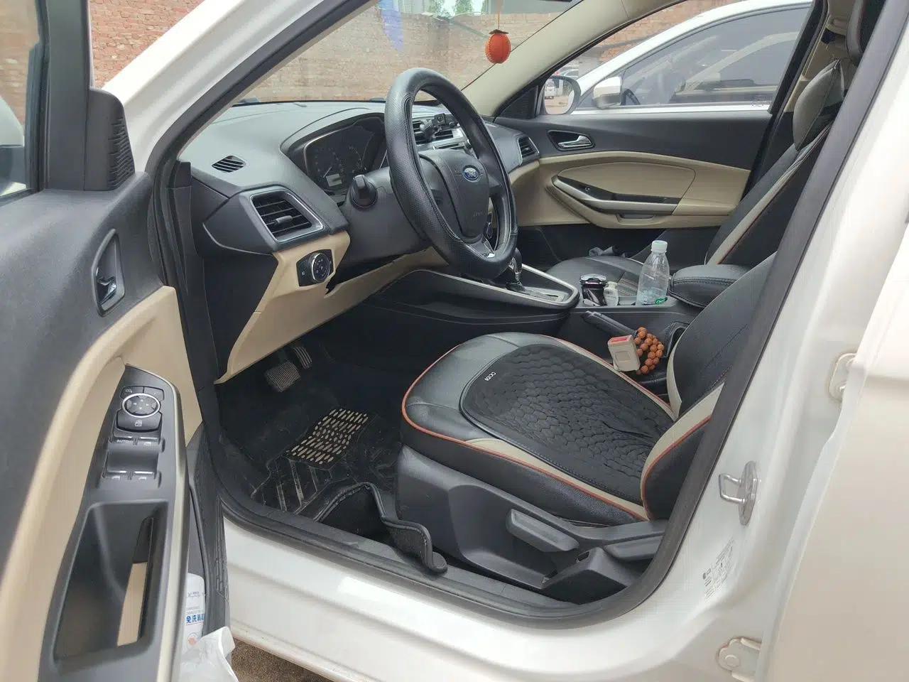Ford Escort 2015 1.5L Automatic Comfort Edition — миниатюра 17