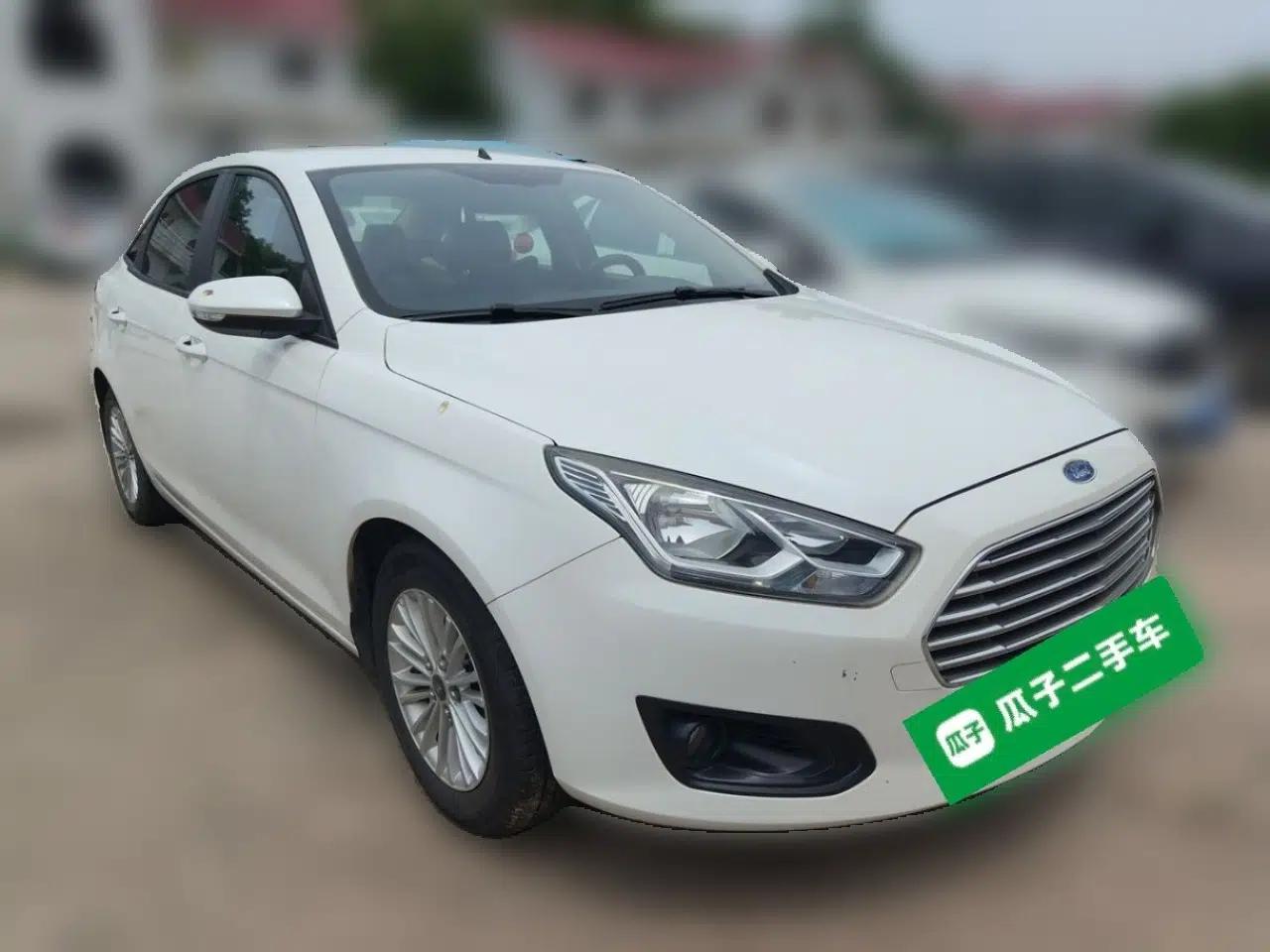 Ford Escort 2015 1.5L Automatic Comfort Edition — миниатюра 3