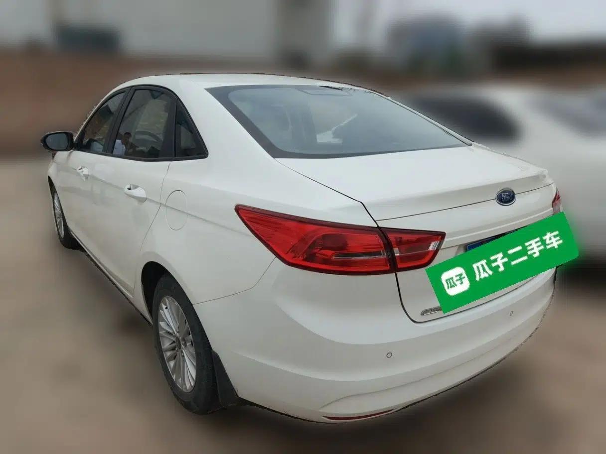 Ford Escort 2015 1.5L Automatic Comfort Edition — миниатюра 4