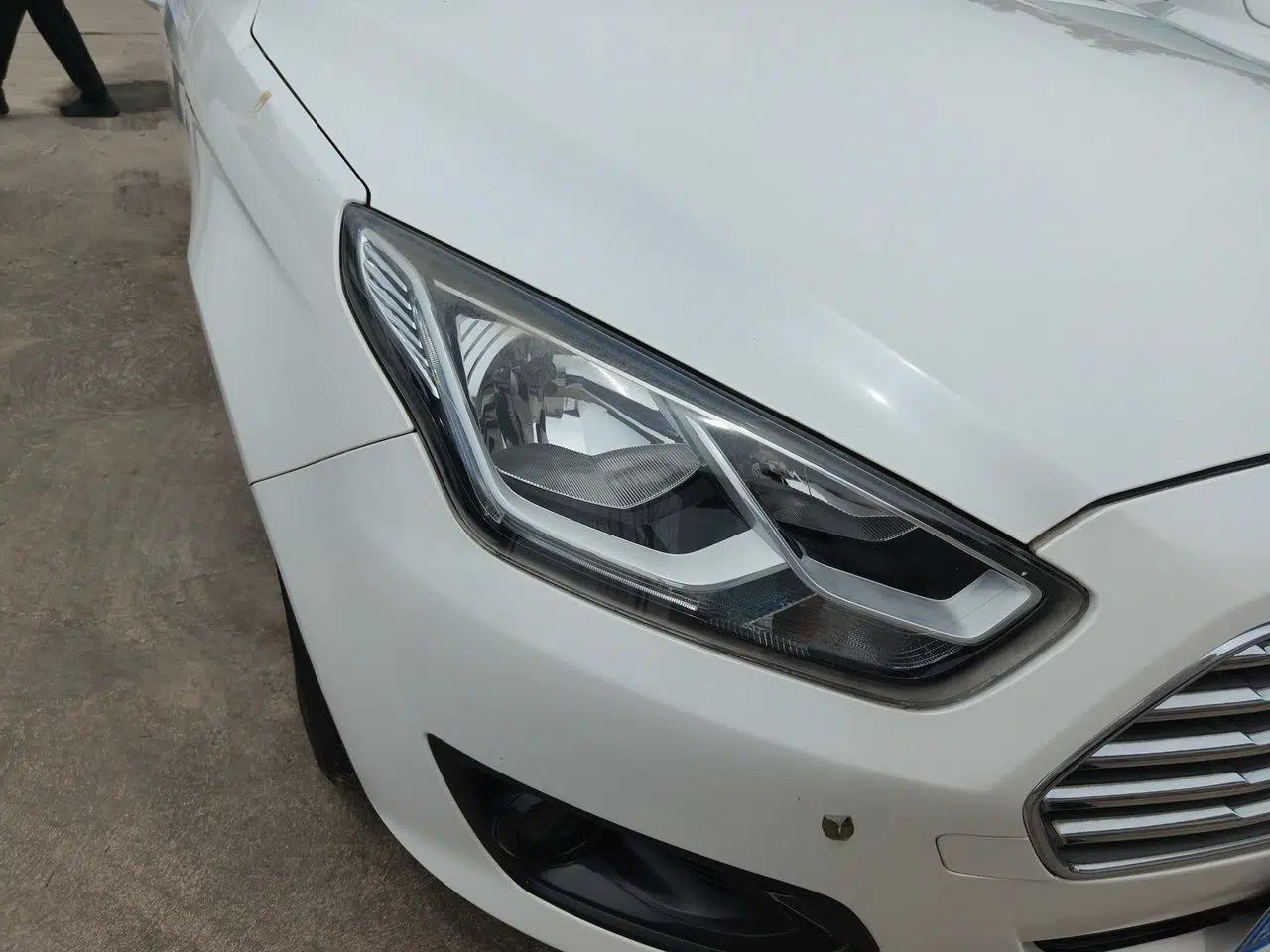 Ford Escort 2015 1.5L Automatic Comfort Edition — миниатюра 7