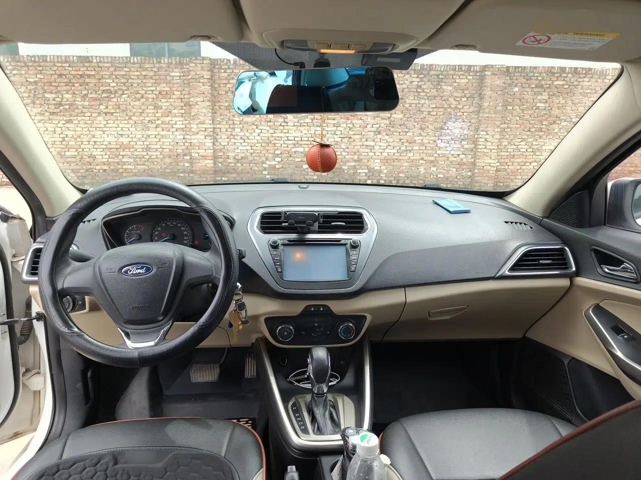 Ford Escort 2015 1.5L Automatic Comfort Edition — миниатюра 10