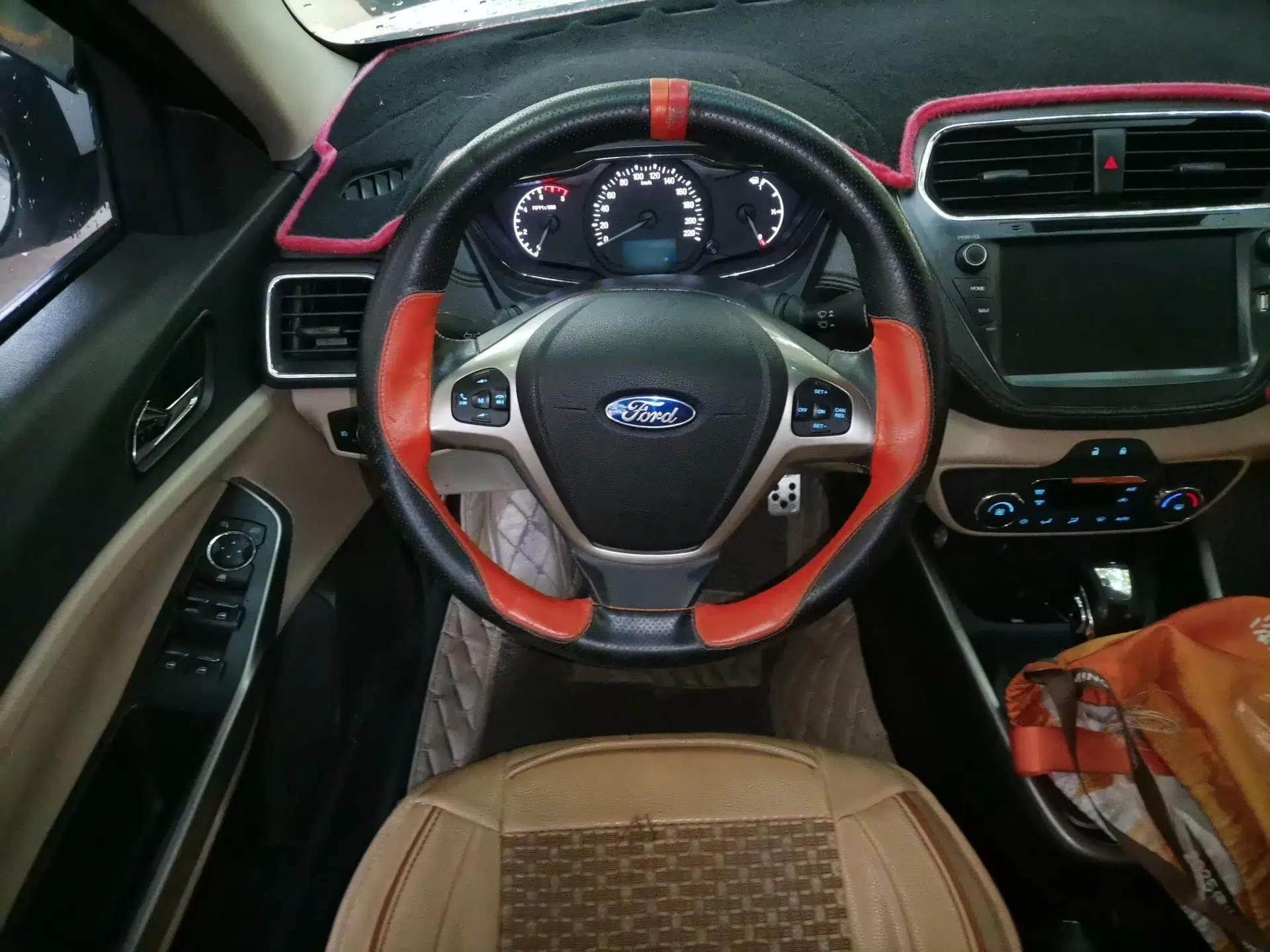 Ford Escort 2015 1.5L Automatic Fashion Model — миниатюра 11