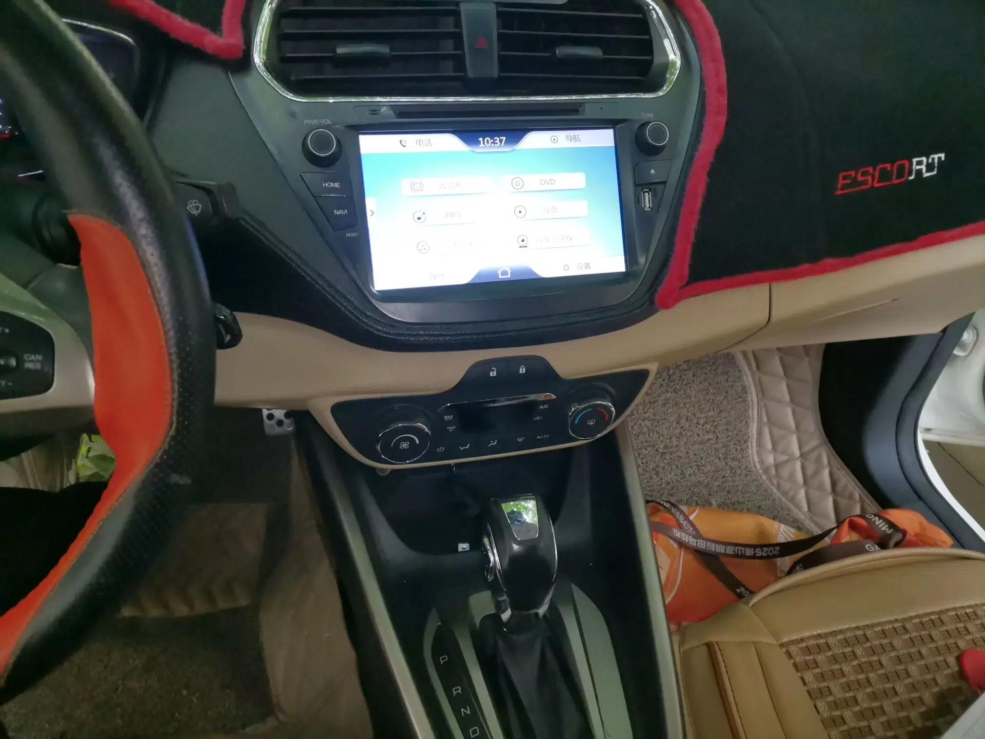 Ford Escort 2015 1.5L Automatic Fashion Model — миниатюра 14
