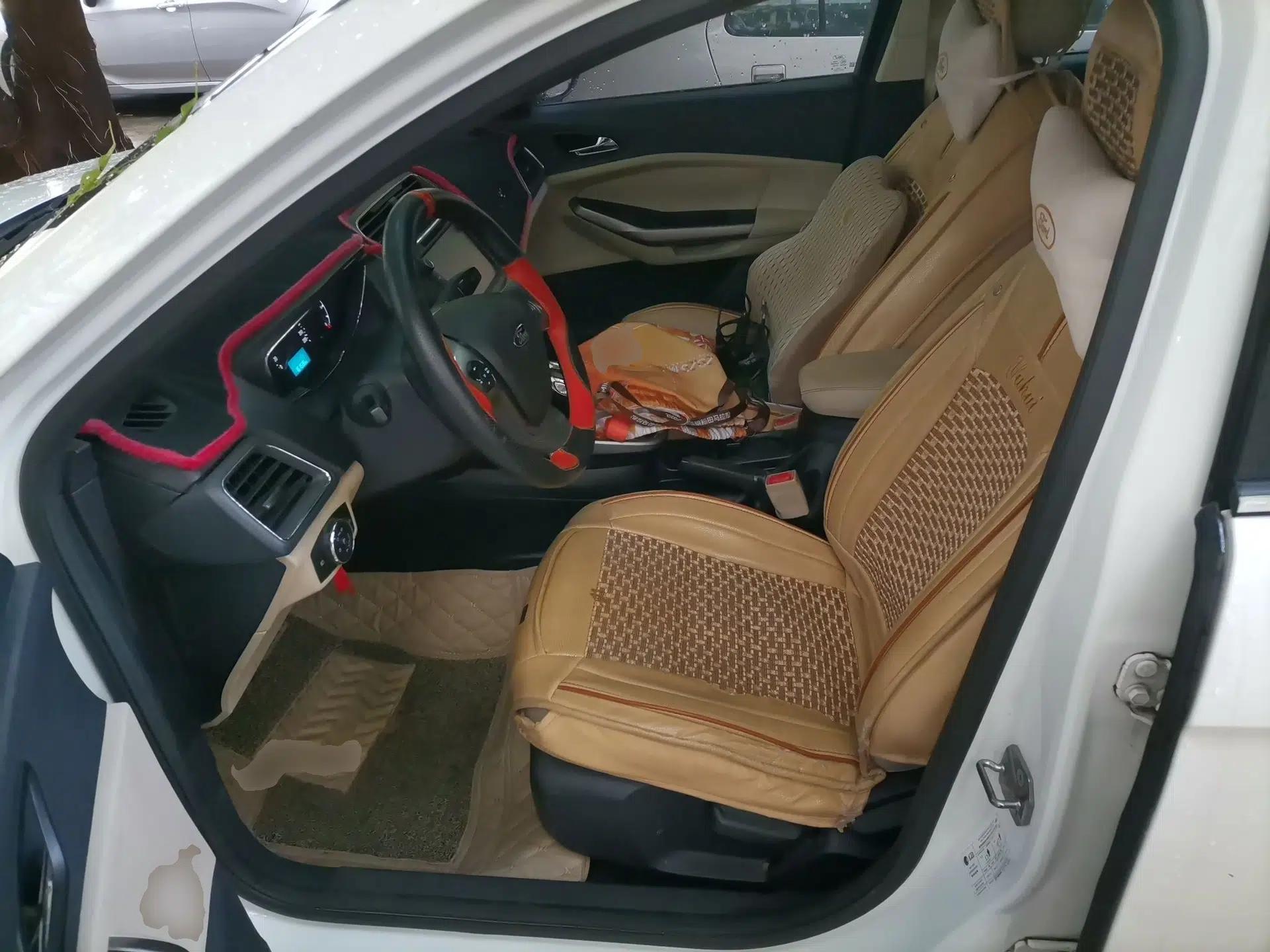 Ford Escort 2015 1.5L Automatic Fashion Model — миниатюра 16