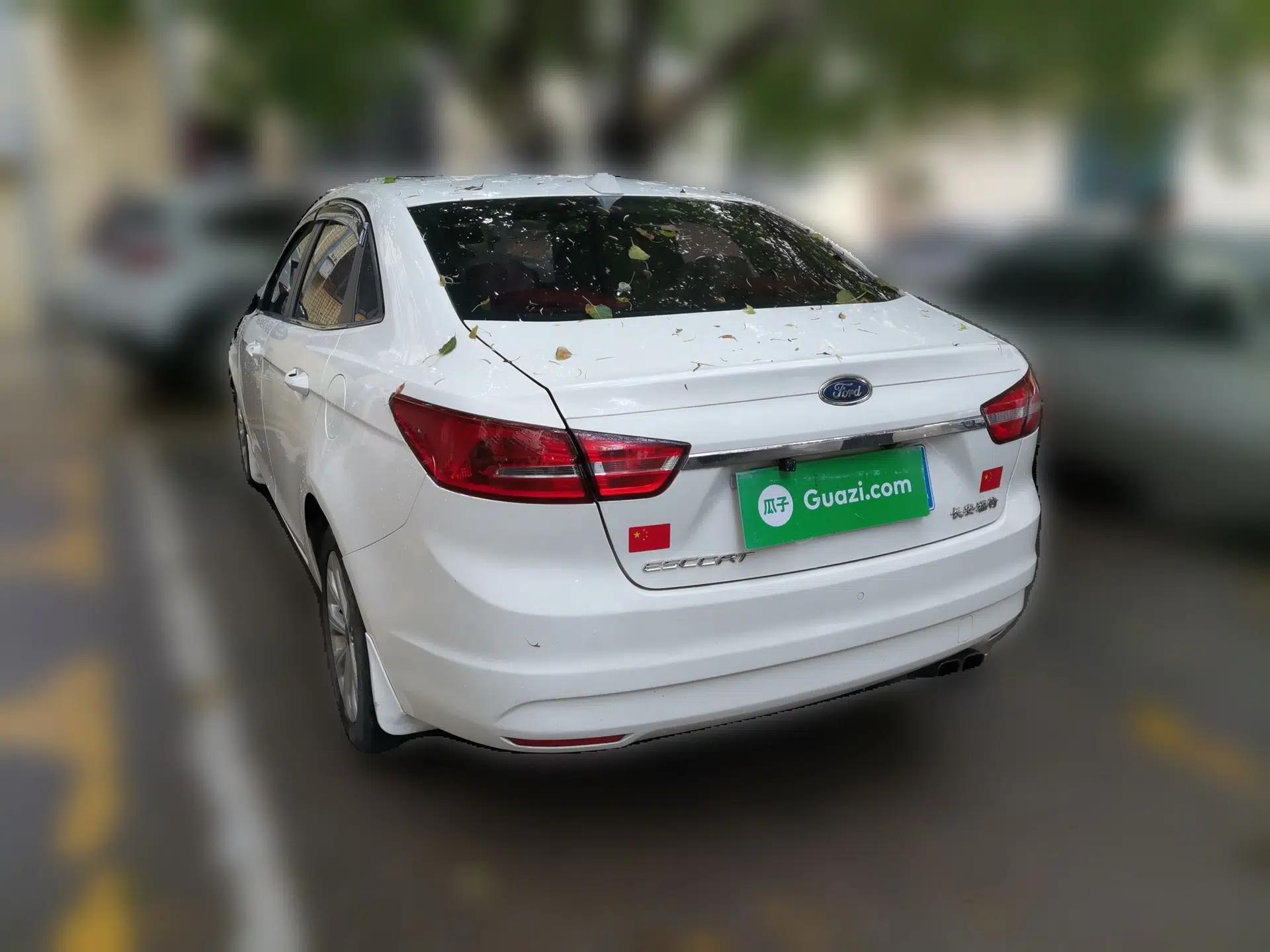 Ford Escort 2015 1.5L Automatic Fashion Model — миниатюра 4