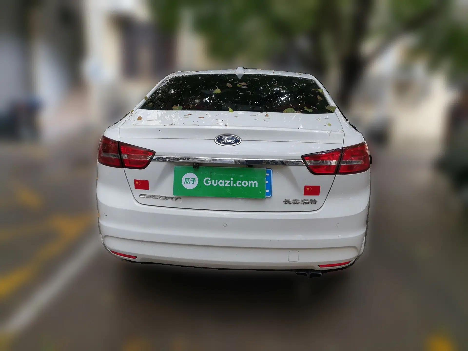 Ford Escort 2015 1.5L Automatic Fashion Model — миниатюра 5
