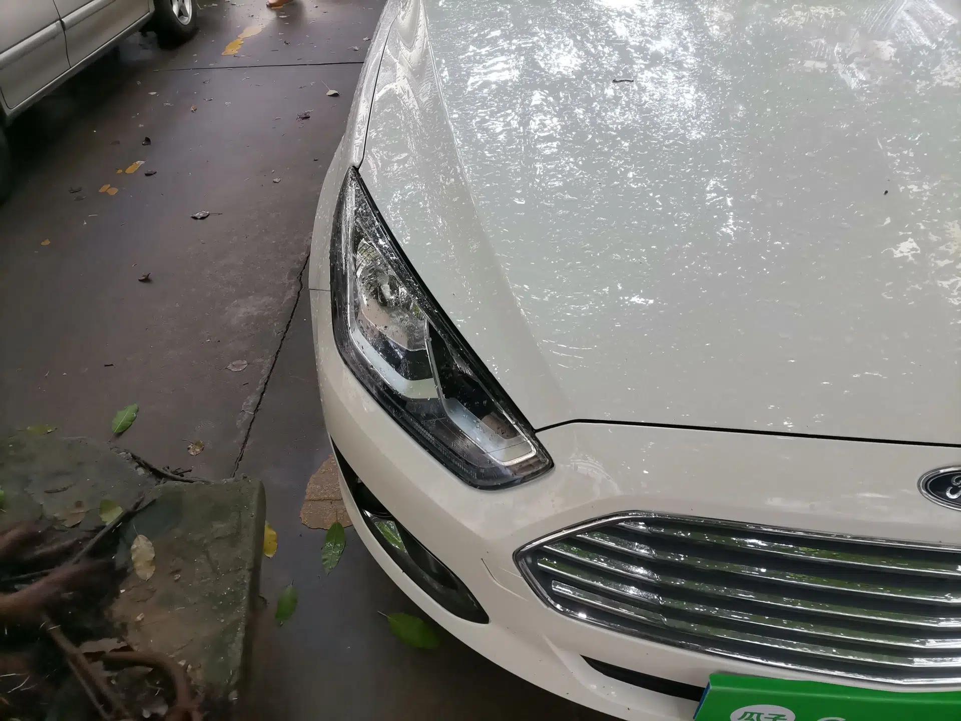 Ford Escort 2015 1.5L Automatic Fashion Model — миниатюра 7
