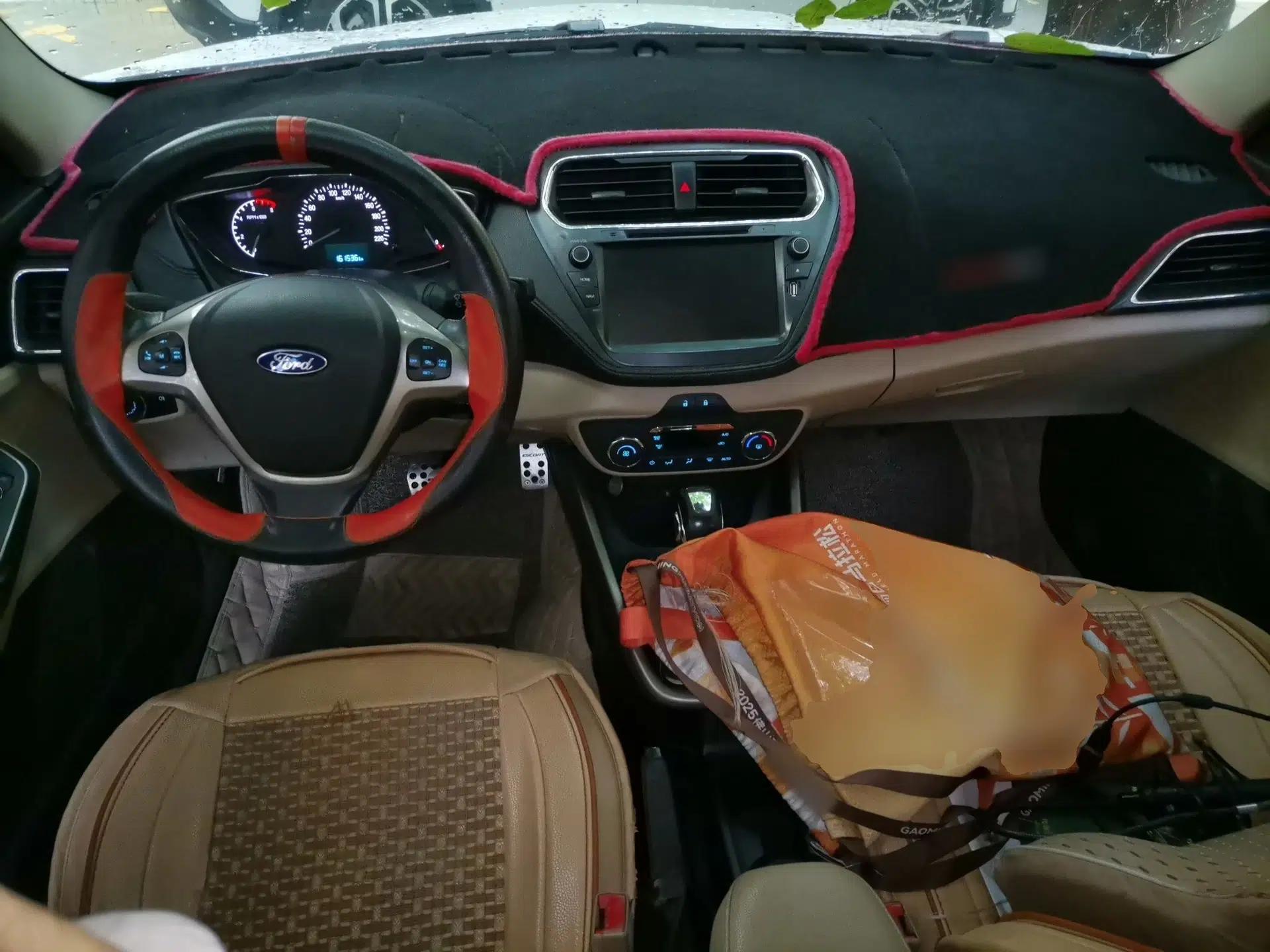 Ford Escort 2015 1.5L Automatic Fashion Model — миниатюра 10