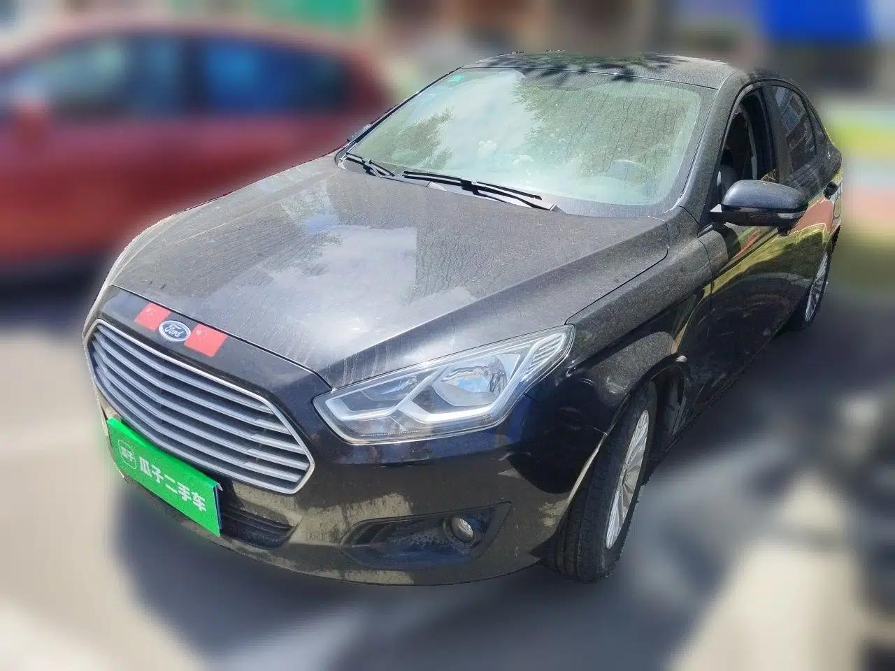 Ford Escort 2015 1.5L Manual Comfort Model — миниатюра 1