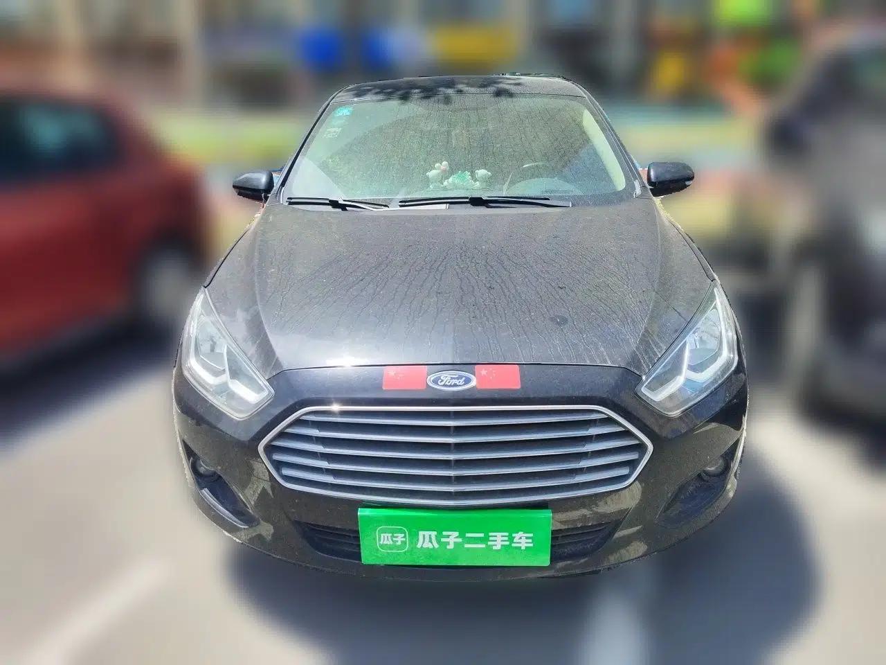 Ford Escort 2015 1.5L Manual Comfort Model — миниатюра 2