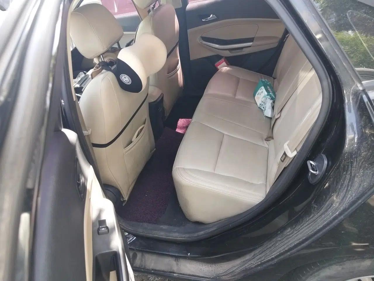Ford Escort 2015 1.5L Manual Comfort Model — миниатюра 18