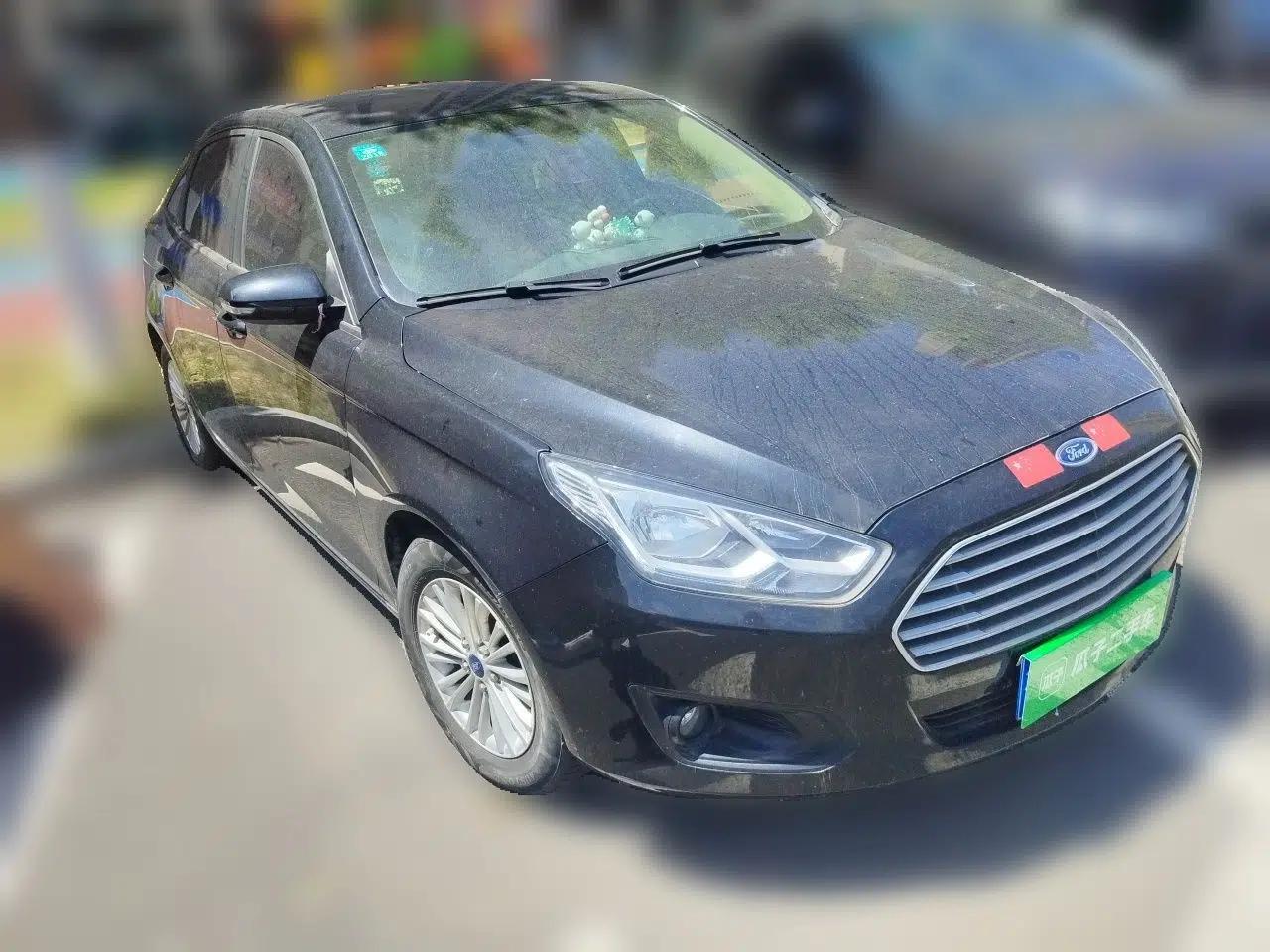 Ford Escort 2015 1.5L Manual Comfort Model — миниатюра 3