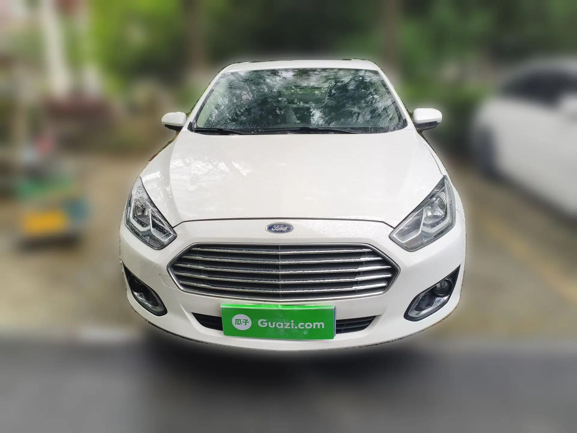 Ford Escort 2015 1.5L Automatic Fashion Model — миниатюра 2