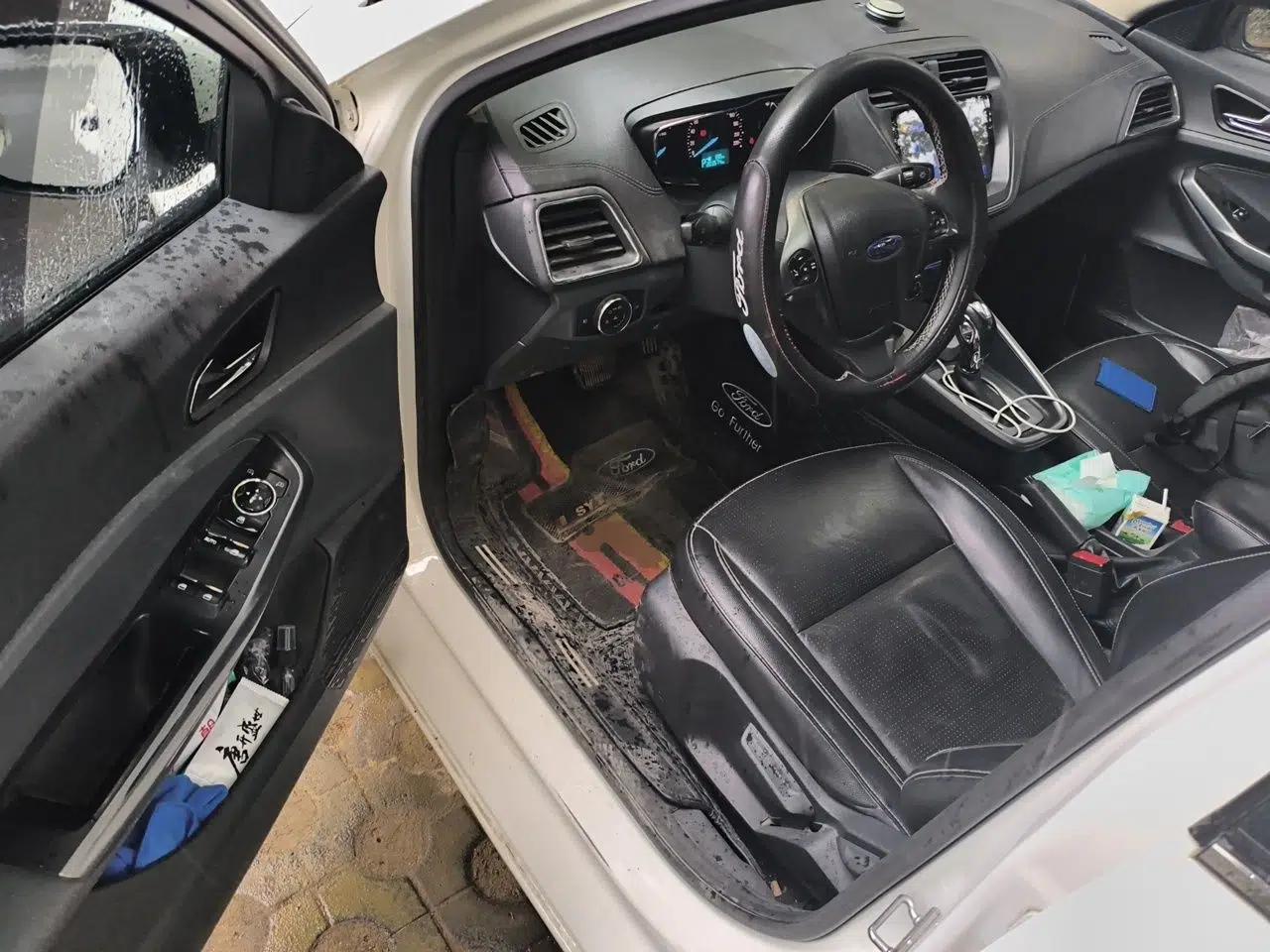 Ford Escort 2015 1.5L Automatic Fashion Model — миниатюра 17