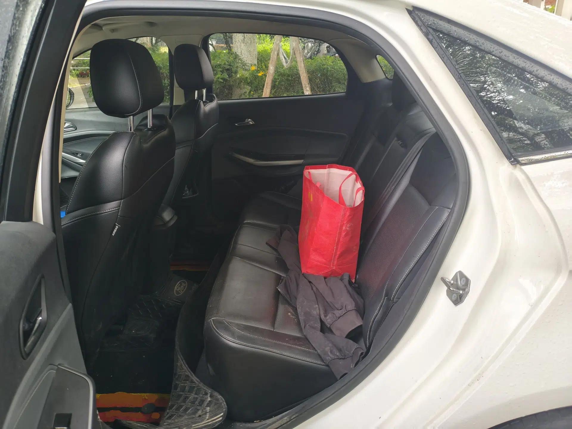 Ford Escort 2015 1.5L Automatic Fashion Model — миниатюра 18