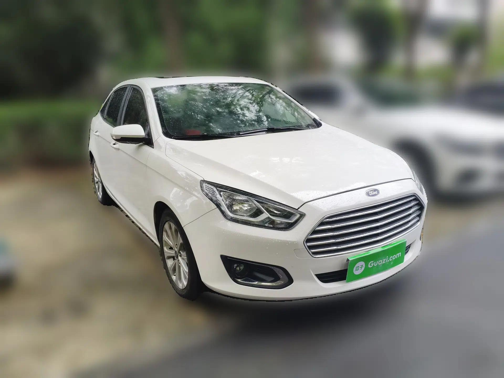 Ford Escort 2015 1.5L Automatic Fashion Model — миниатюра 3