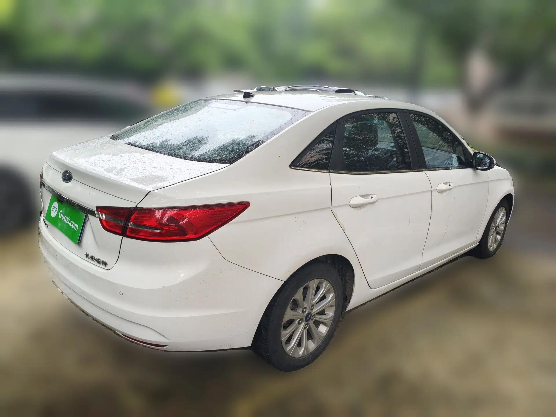Ford Escort 2015 1.5L Automatic Fashion Model — миниатюра 6