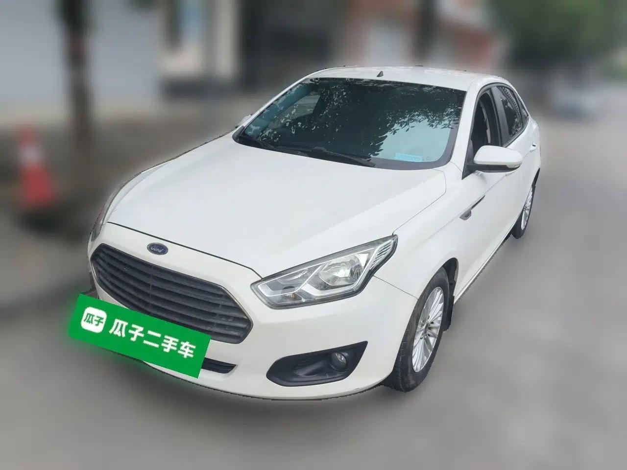 Ford Escort 2015 1.5L Automatic Comfort Edition — миниатюра 1