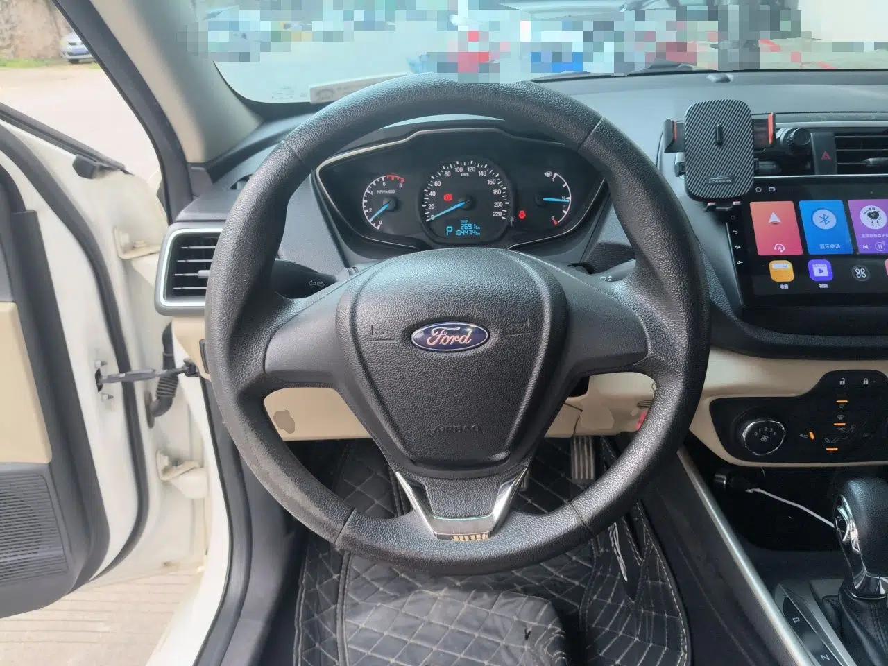 Ford Escort 2015 1.5L Automatic Comfort Edition — миниатюра 11