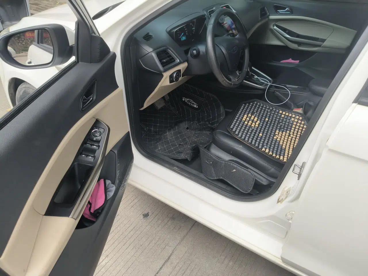 Ford Escort 2015 1.5L Automatic Comfort Edition — миниатюра 17