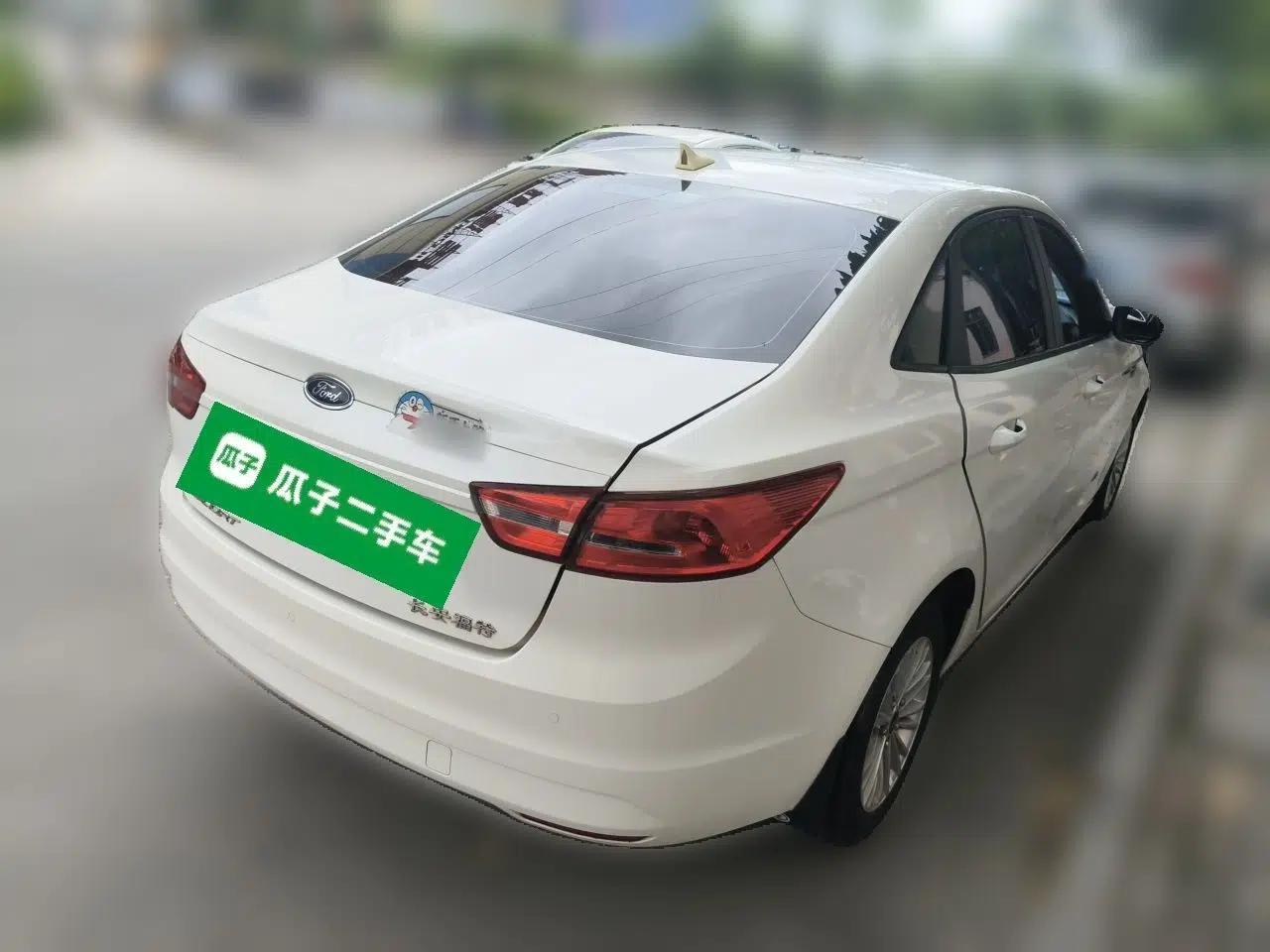 Ford Escort 2015 1.5L Automatic Comfort Edition — миниатюра 6