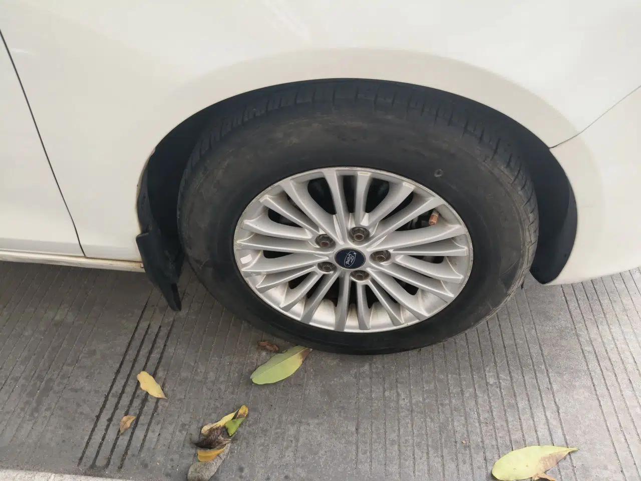 Ford Escort 2015 1.5L Automatic Comfort Edition — миниатюра 8