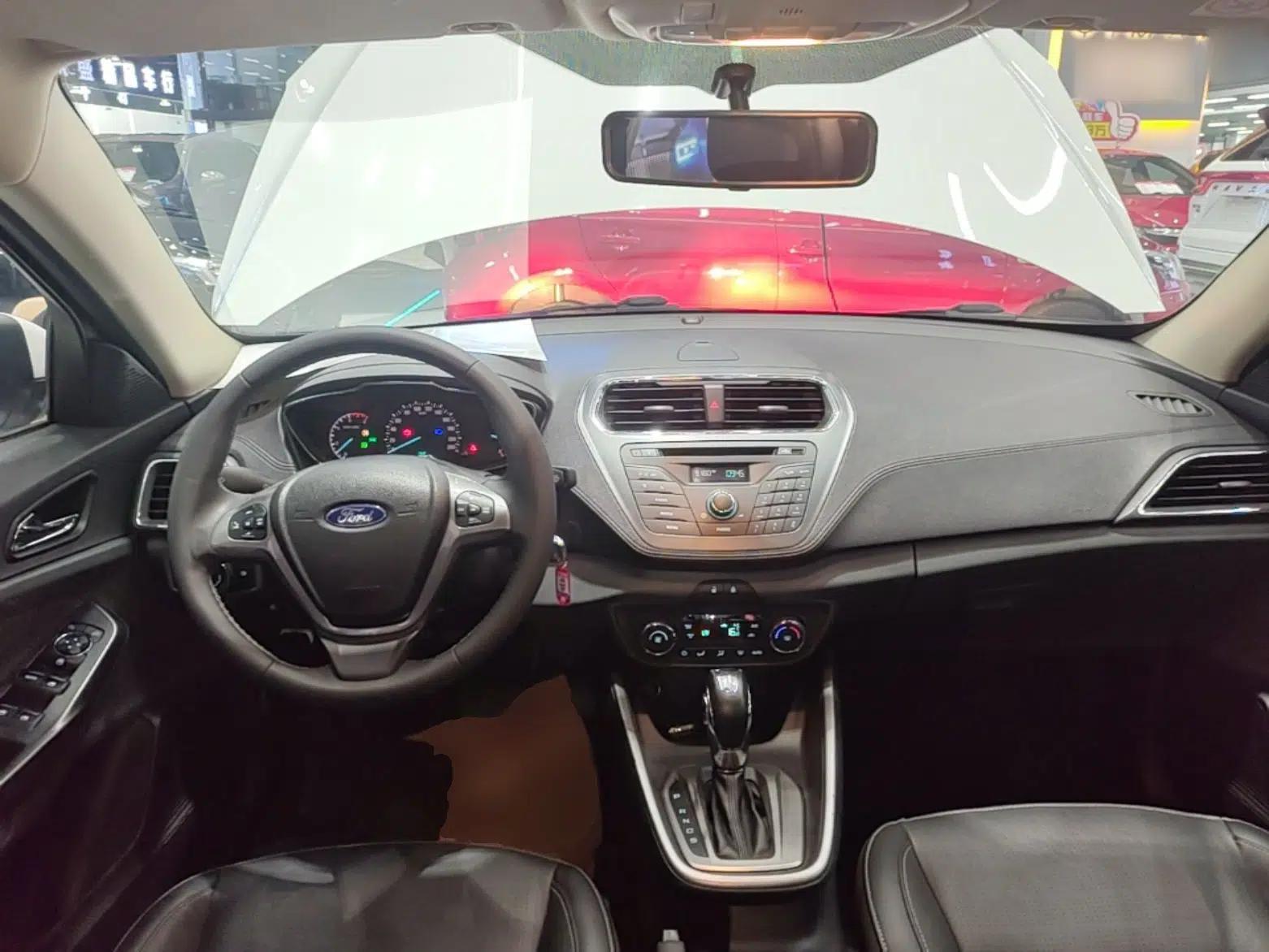 Ford Escort 2015 1.5L Automatic Fashion Model — миниатюра 13