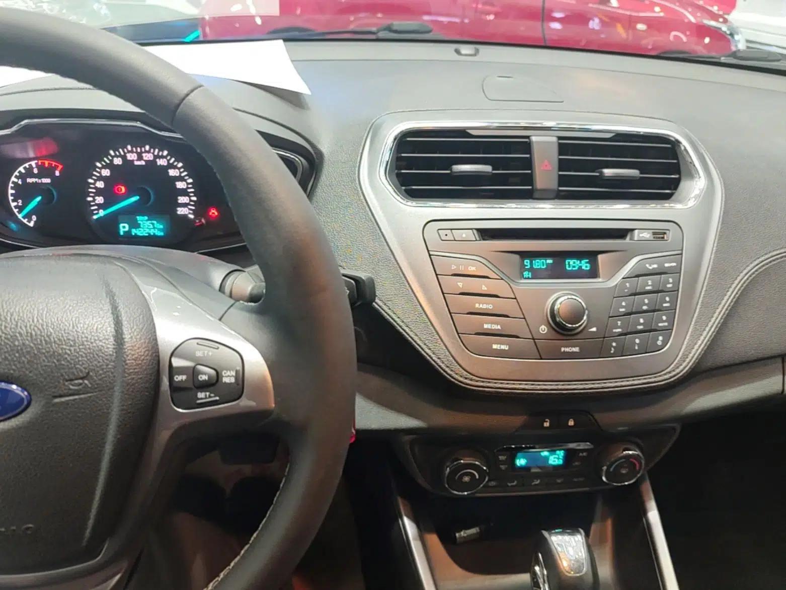 Ford Escort 2015 1.5L Automatic Fashion Model — миниатюра 16