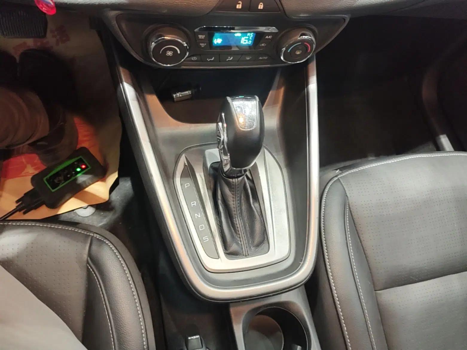 Ford Escort 2015 1.5L Automatic Fashion Model — миниатюра 17