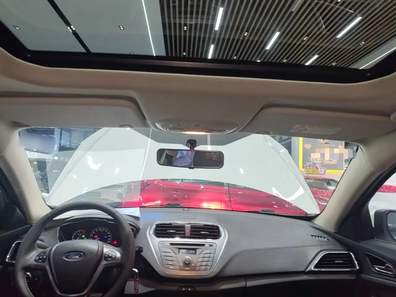 Ford Escort 2015 1.5L Automatic Fashion Model — миниатюра 21