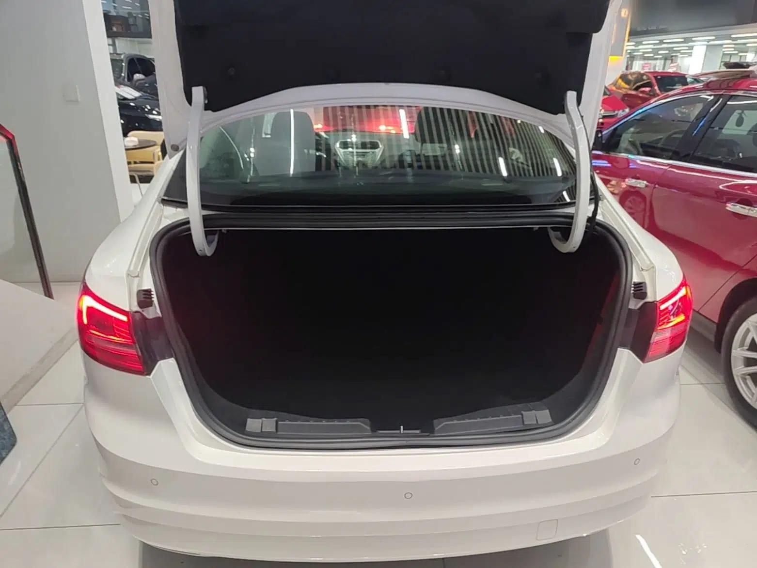 Ford Escort 2015 1.5L Automatic Fashion Model — миниатюра 22
