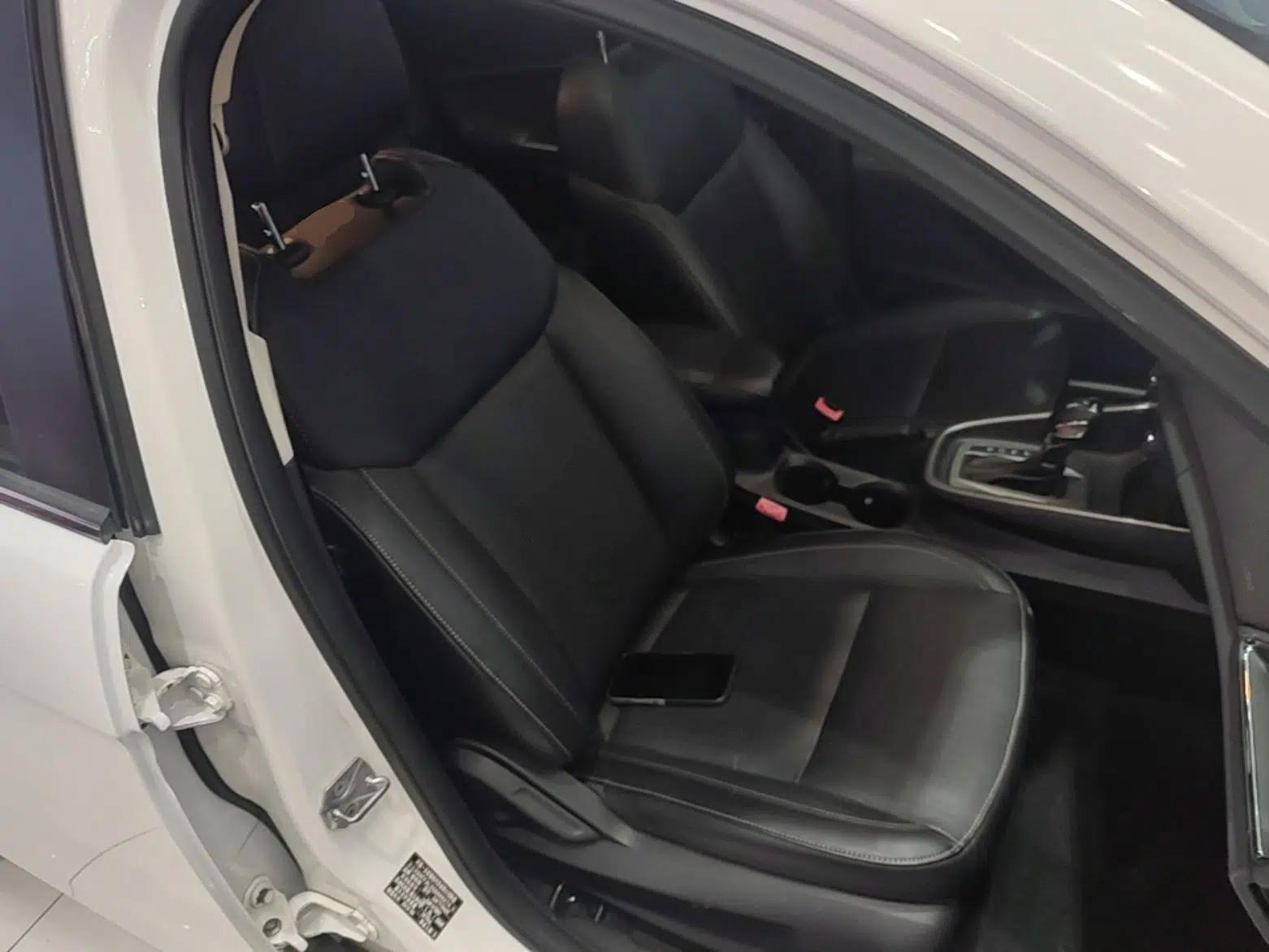 Ford Escort 2015 1.5L Automatic Fashion Model — миниатюра 23
