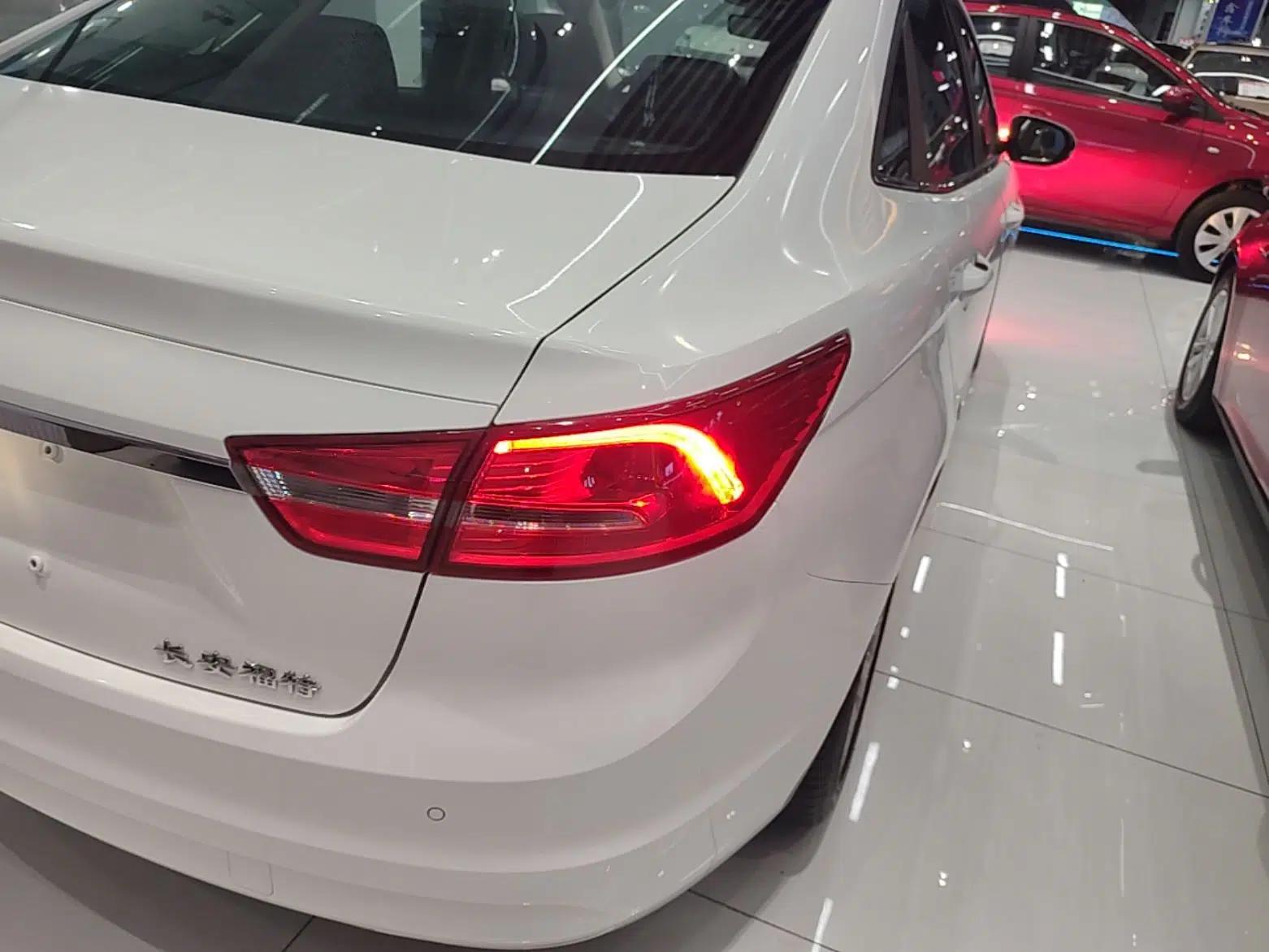 Ford Escort 2015 1.5L Automatic Fashion Model — миниатюра 7