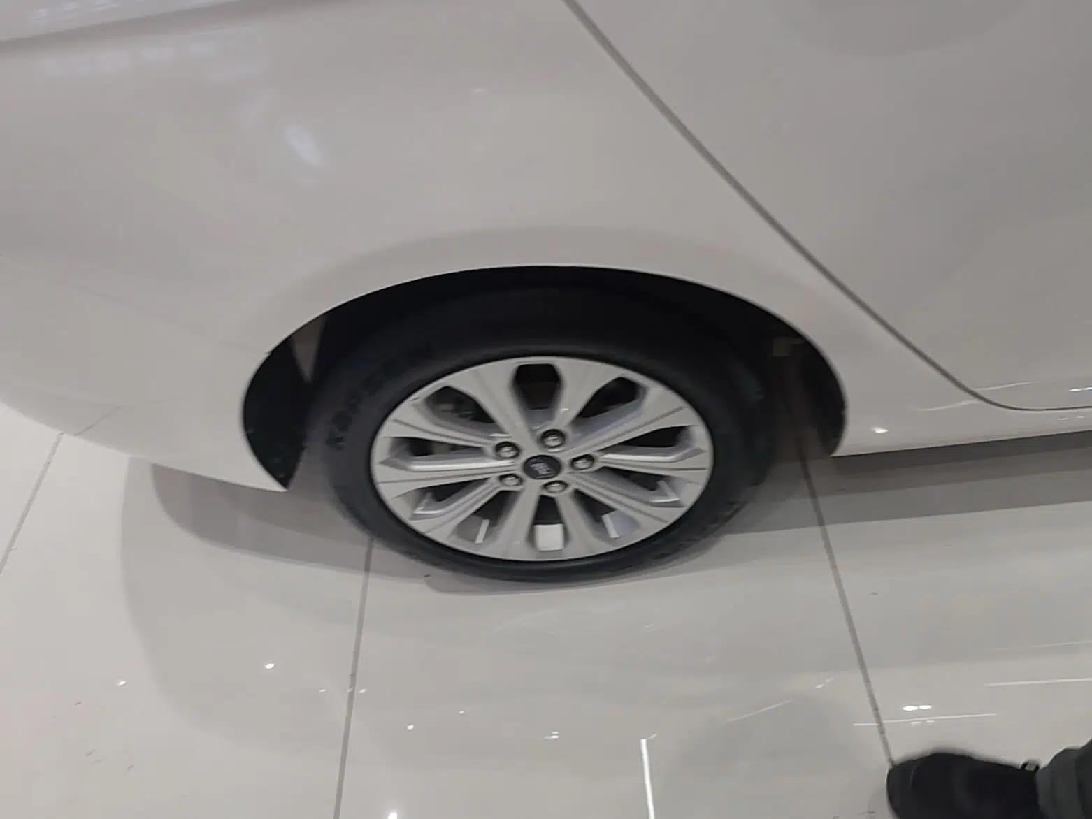 Ford Escort 2015 1.5L Automatic Fashion Model — миниатюра 10