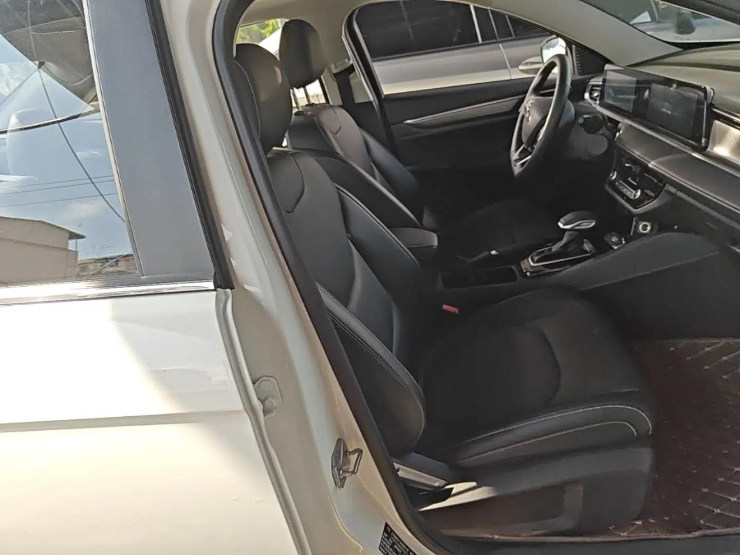 Ford Escort 2021 1.5L Automatic Diamond Edition — миниатюра 23