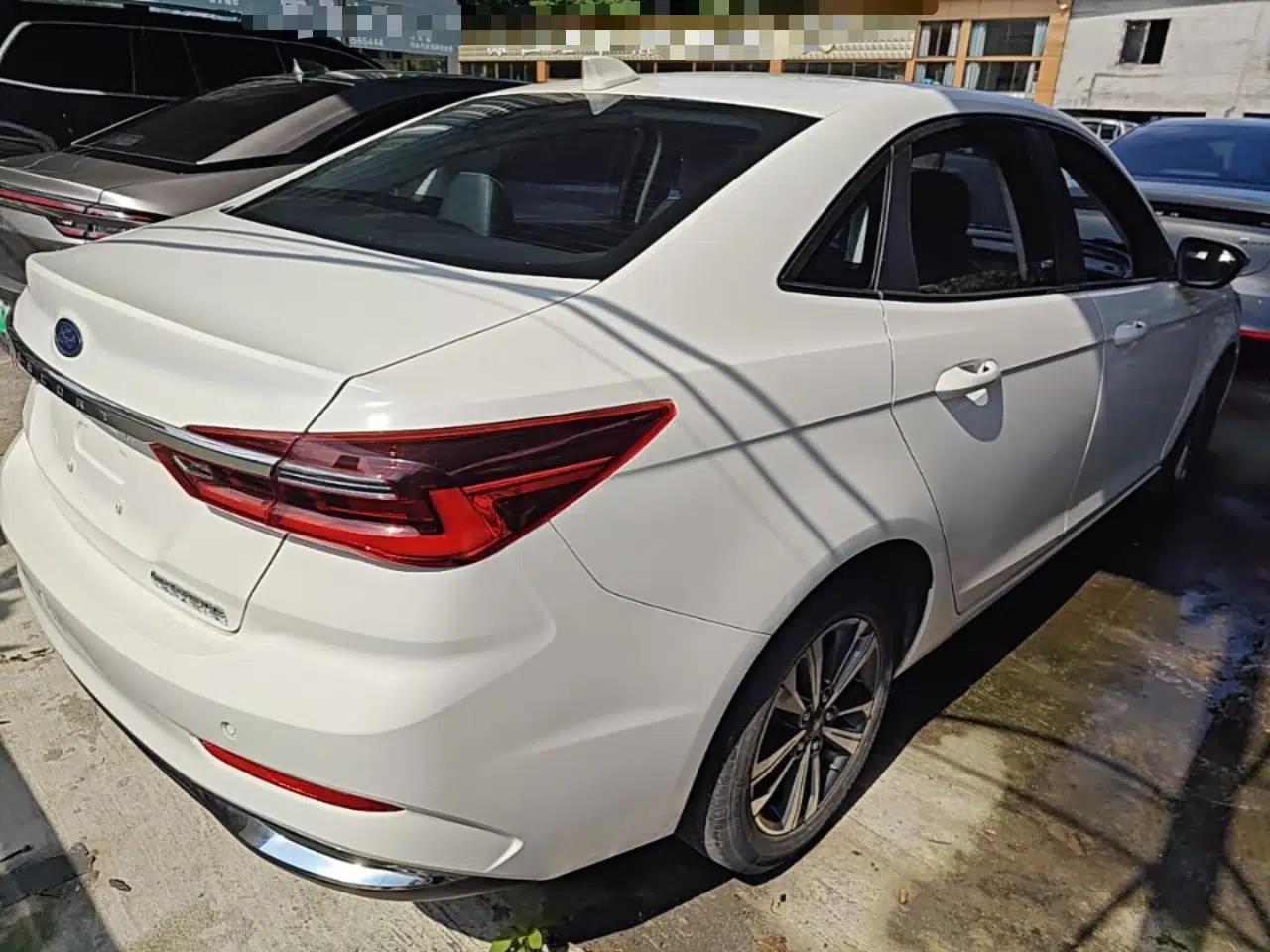 Ford Escort 2021 1.5L Automatic Diamond Edition — миниатюра 6