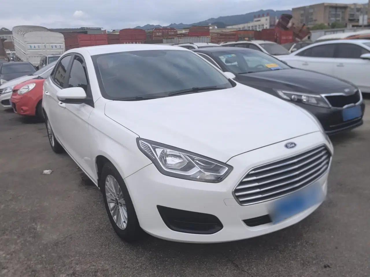 Ford Escort 2017 Revised Version 1.5L Automatic Comfort Edition — миниатюра 3