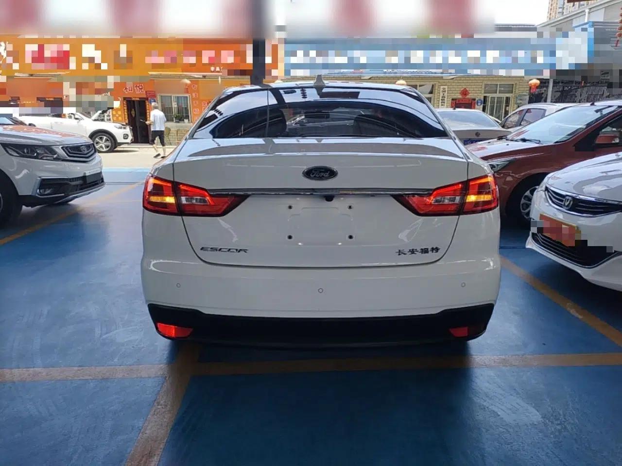 Ford Escort 2019 1.5L Automatic Enjoyment Model — миниатюра 5