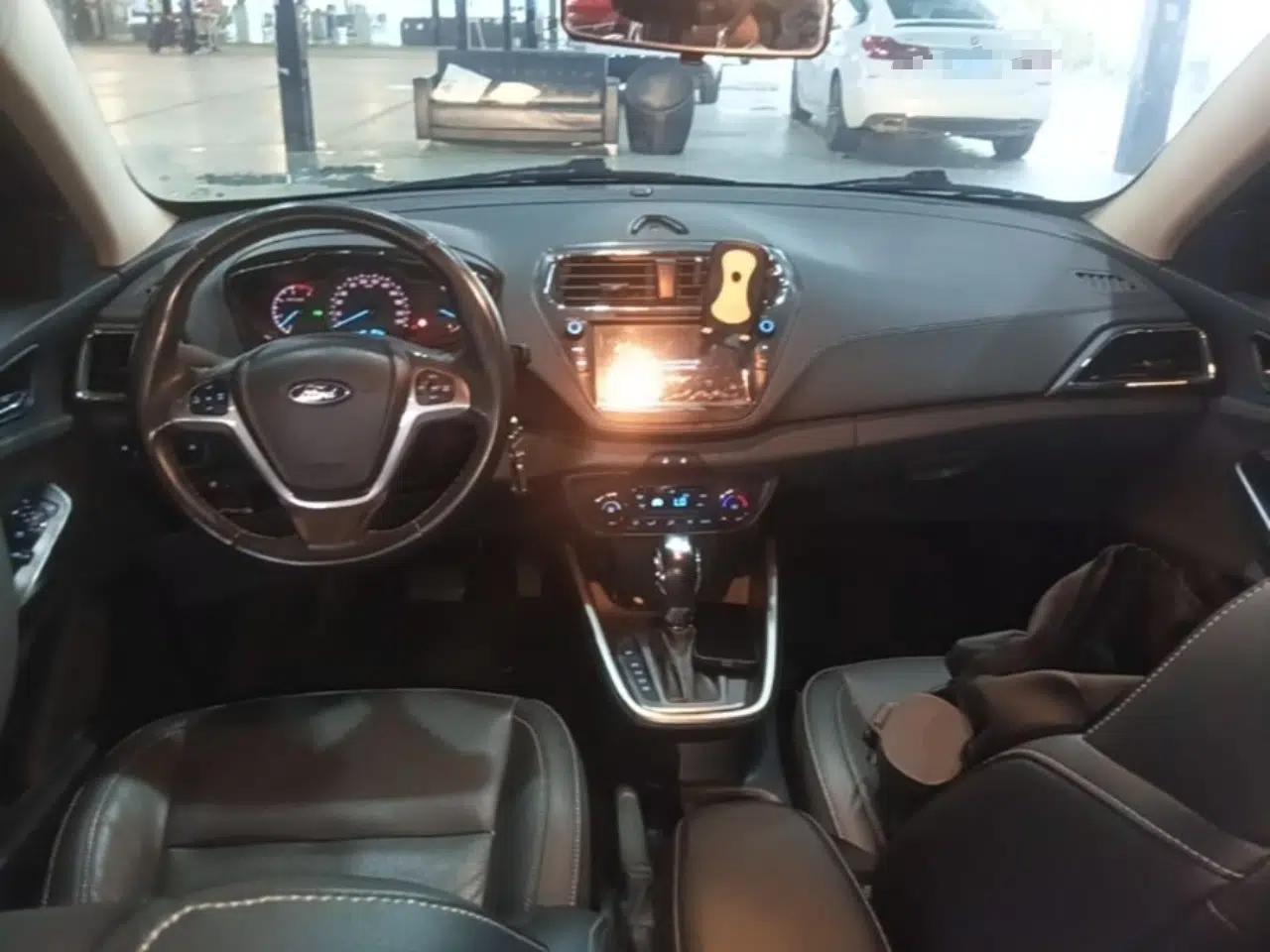 Ford Escort 2017 Happiness Edition 1.5L Automatic Fashion Version — миниатюра 13