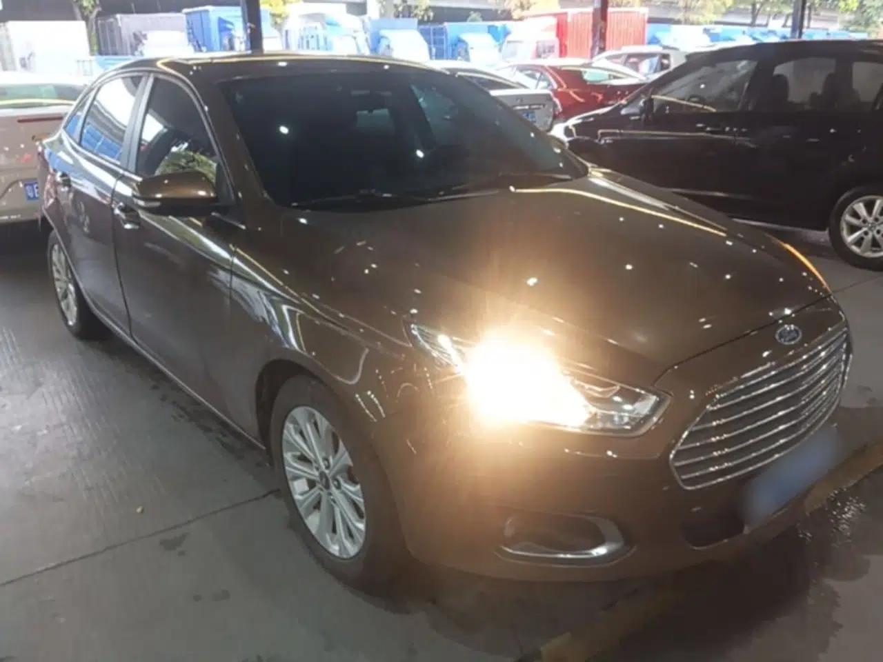 Ford Escort 2017 Happiness Edition 1.5L Automatic Fashion Version — миниатюра 3
