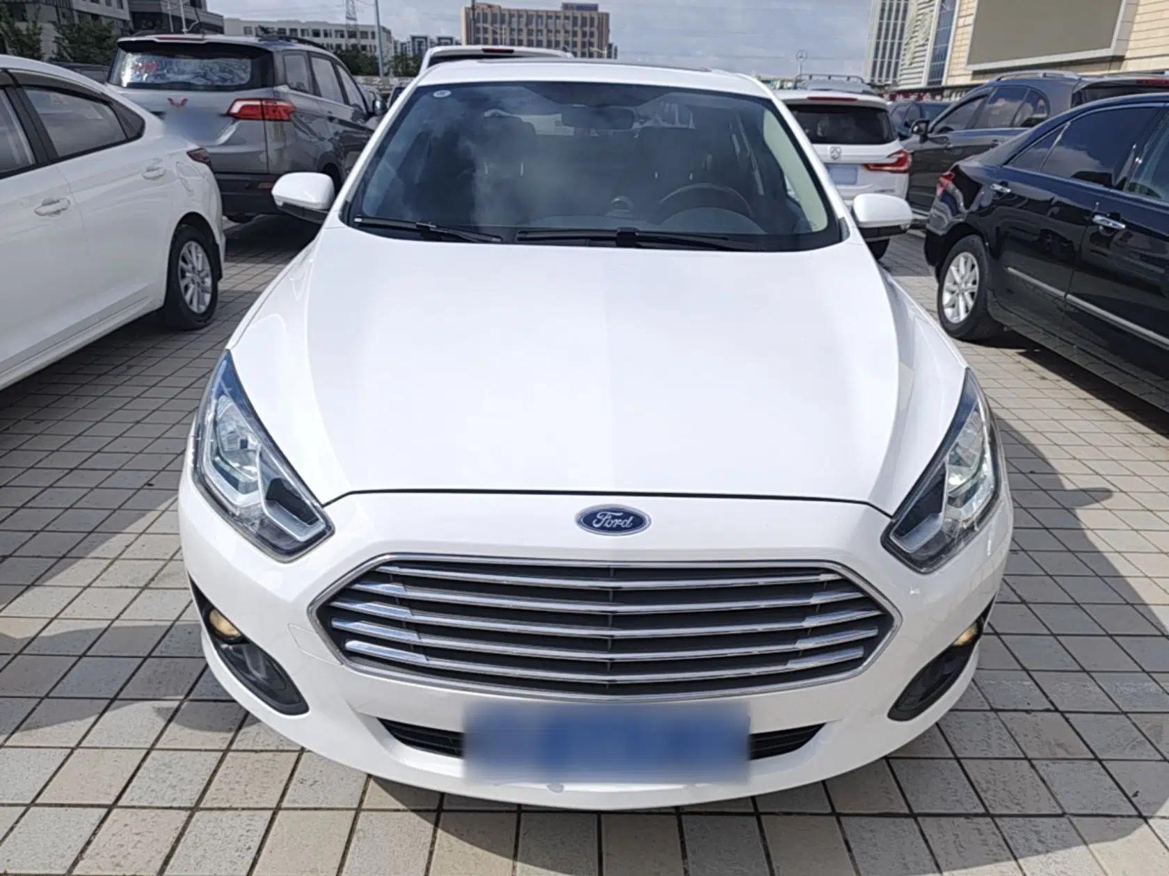 Ford Escort 2017 Happiness Edition 1.5L Automatic Fashion Version — миниатюра 2