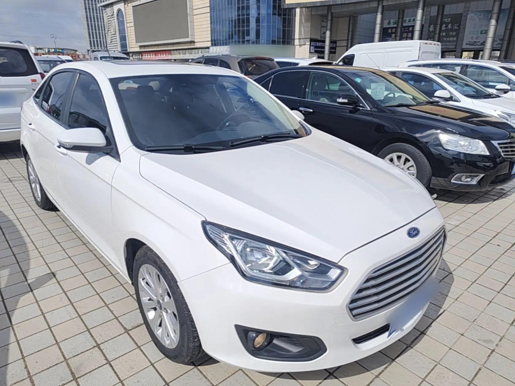 Ford Escort 2017 Happiness Edition 1.5L Automatic Fashion Version — миниатюра 3